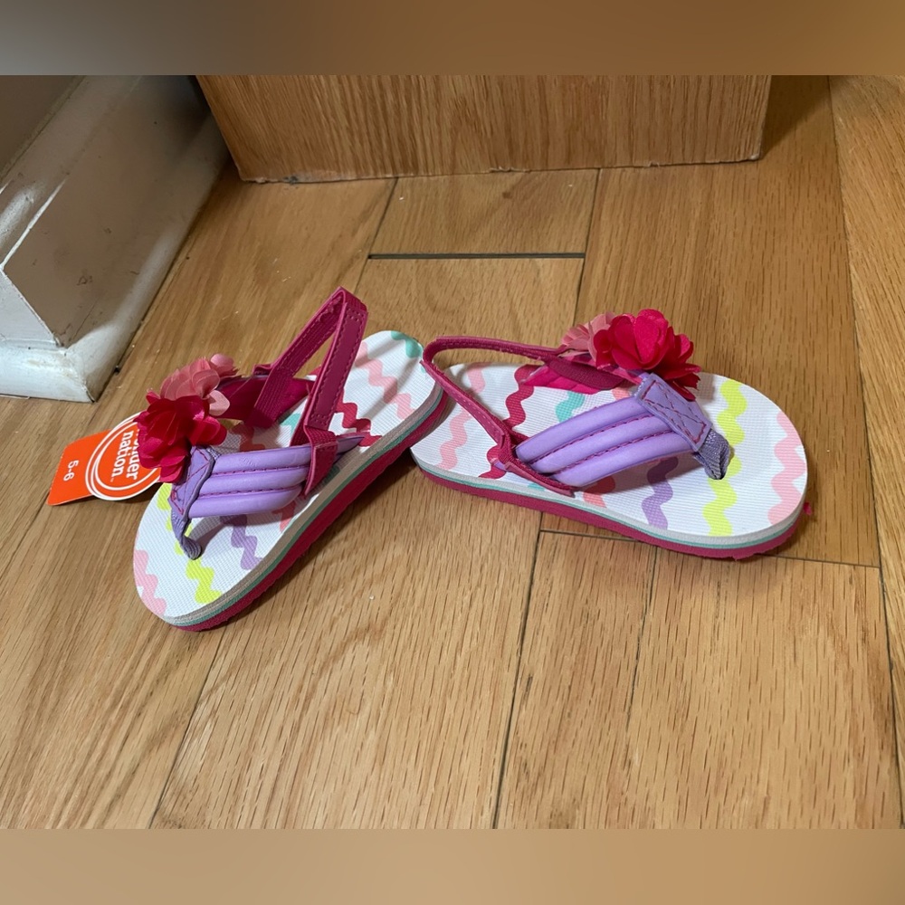 NWT toddler flip flops 5/6 - Picture 2 of 6